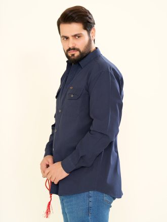 پیراهن کتان دوجیب طرح JEEP زمینه رنگ سورمه ای (PD12049)