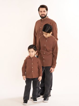 پیراهن مردانه رُهّان (یقه فرنچ) ساده رنگ قهوه ای PS21195